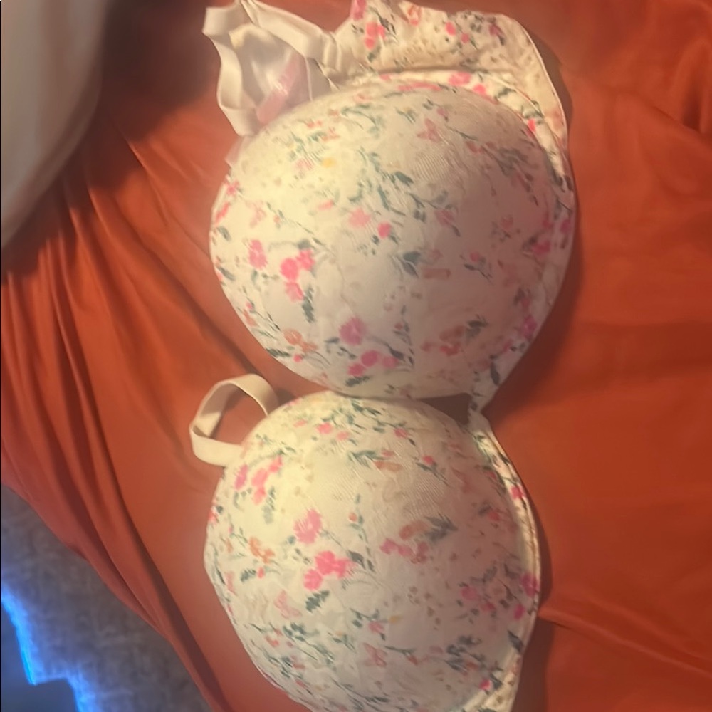 Victoria's Secret Pink and Cream Bra